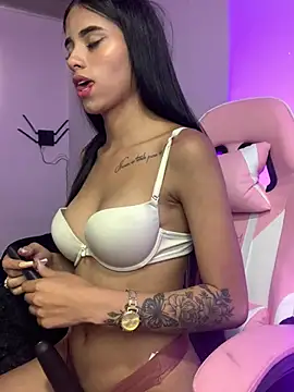 CELESTE_-EC: διαδικτυακό σόου στην κάμερα