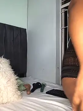 KINKYBOOTI22 Live XXX Chat