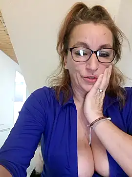 Fifi83Bell's Live XXX Chat