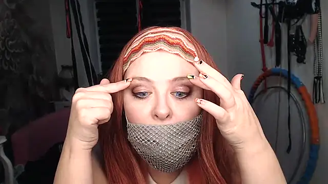 Chat +18 de MISSwithDOLLS ao vivo