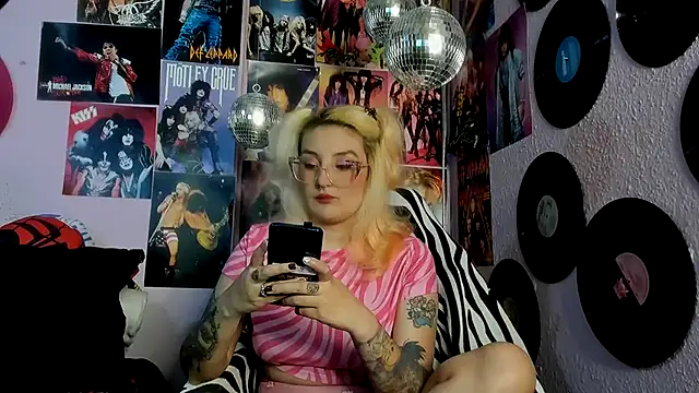 Avril_Maria Live XXX-Chat