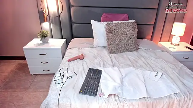 Chatroom XXX en direct de VaiaLowell