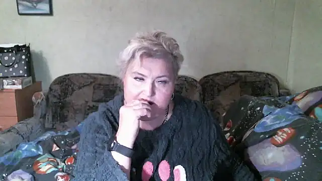 Lana555: διαδικτυακό σόου στην κάμερα