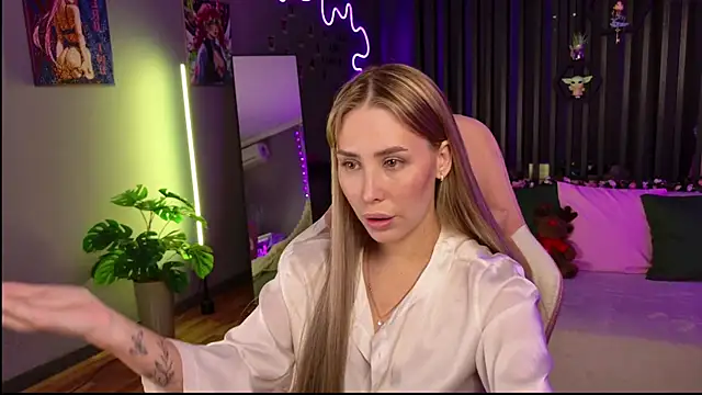 plugmyHDMI live XXX chat