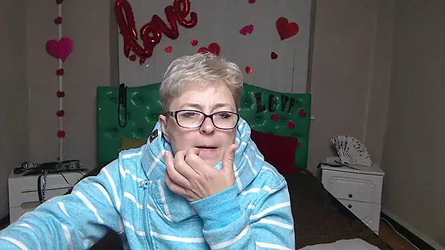 EmiliaGree Chat XXX live