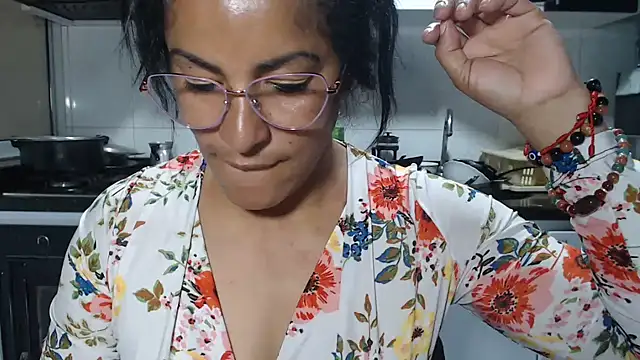 Chat +18 de kateleyagrey ao vivo