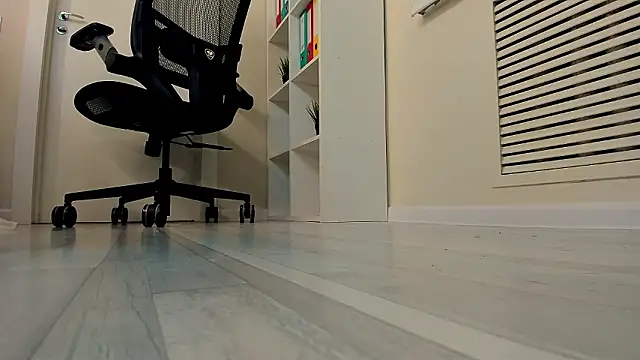 AnaMills Adlı Modelin Canlı XXX Sohbeti