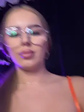 AubrieleRouj1 即時 XXX 聊天