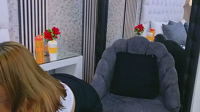 دردشة ChloeRousee الجنسية المباشرة