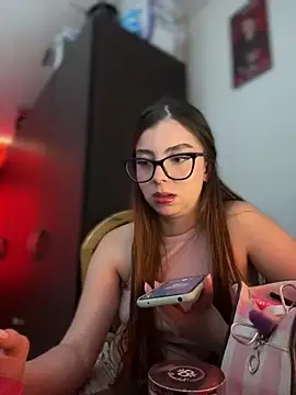 Cloew_Marz Adlı Modelin Canlı XXX Sohbeti