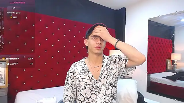 Chat XXX en directo de Logan_Woods