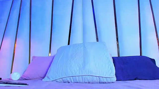 bonnie_sm élő XXX-chatje