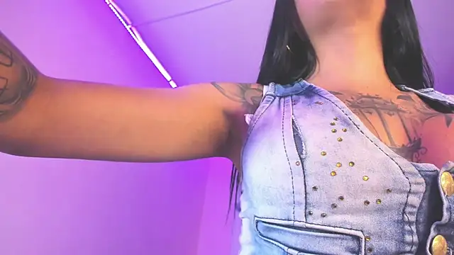 Pertunjukan Kamera Web BiancaValentinna