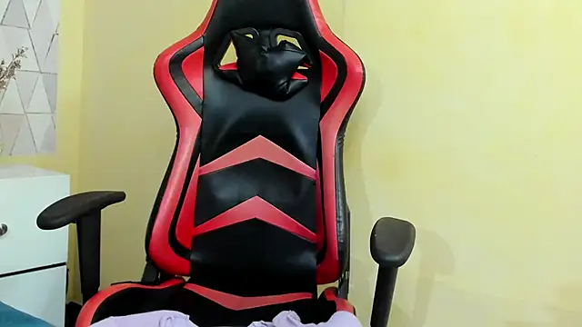 MiaFisherr Adlı Modelin Canlı XXX Sohbeti