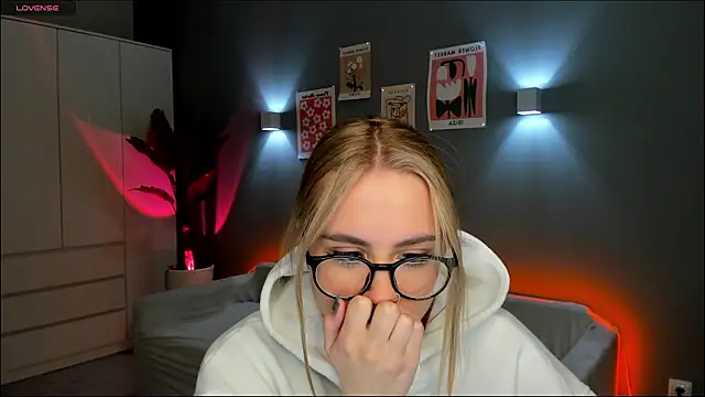 Aurelia_Voss Adlı Modelin Canlı XXX Sohbeti