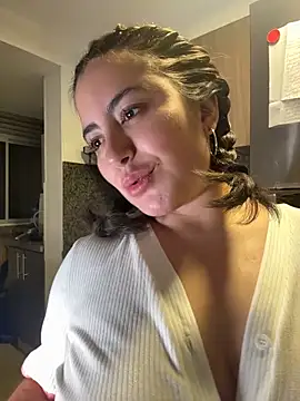 sukhakunis1's Live XXX Chat