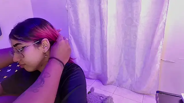 Horny_tgn élő XXX-chatje