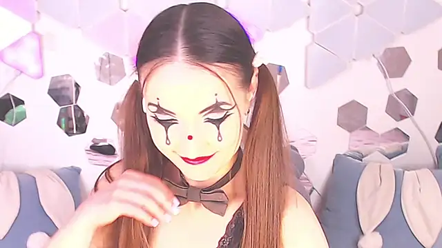 LexiKiss: διαδικτυακό σόου στην κάμερα