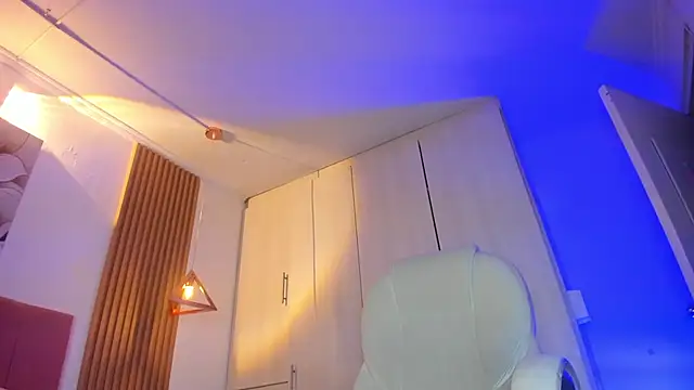 mia_nevaeh élő XXX-chatje