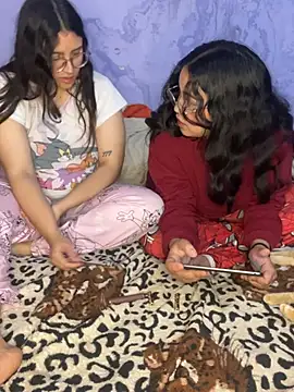 maddie-and-chelsea-'s Live XXX Chat