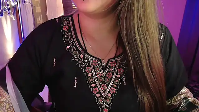 Živý XXX chat Mitikaa