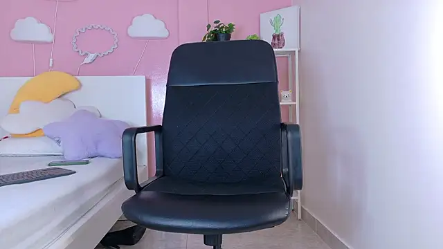 SeleneGibson__ Show in webcam