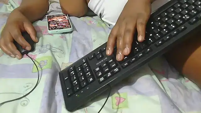 ExtraThicJuicy Adlı Modelin Canlı XXX Sohbeti