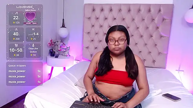 Kiri_Black_ élő XXX-chatje