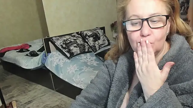 Frau_Marta: διαδικτυακό σόου στην κάμερα