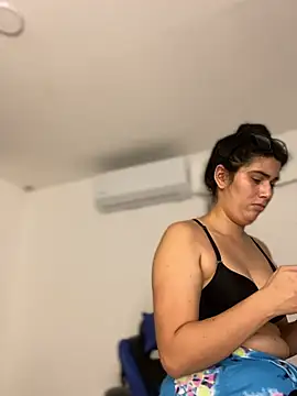 Nahomyy_1 élő XXX-chatje