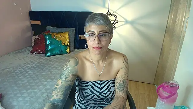 Chat +18 de Charlotte__Gray ao vivo