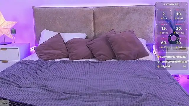 Jules_night Show Webcam