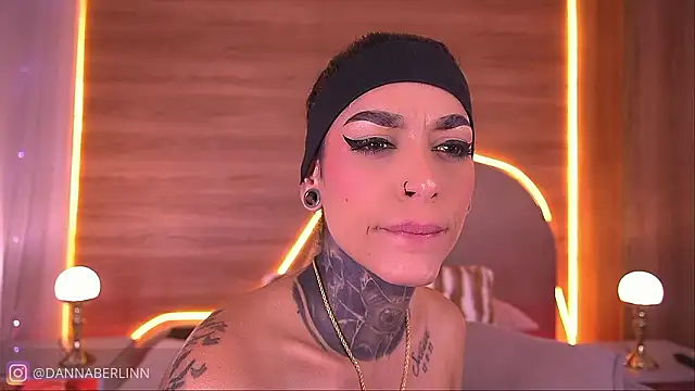 danna_berlin_ Adlı Modelin Canlı XXX Sohbeti