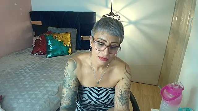 Chat +18 de Charlotte__Gray ao vivo