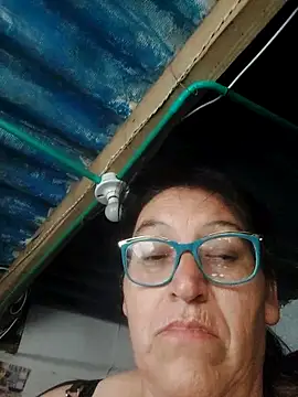 clarita_01 Show in webcam