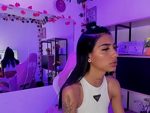 Živý XXX chat KarlaSlutSkinny__