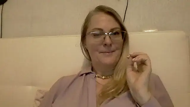 Emilia99 Show in webcam