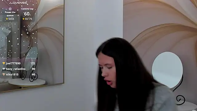 milaleoneli: онлайн-секс-чат