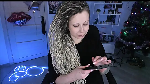 Chatroom XXX en direct de HoneySallyMoore