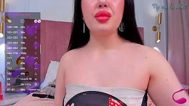 Mayzzie: вебкам-шоу