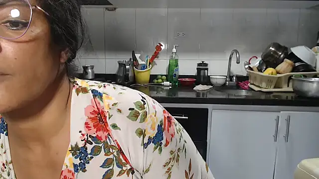 Chat +18 de kateleyagrey ao vivo