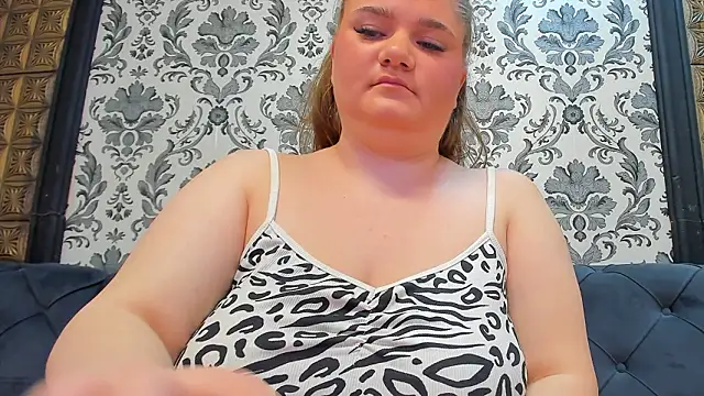 LissaBigTitts' Webcam Show