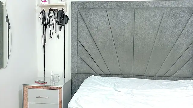 LoversOnLive_OS: διαδικτυακό σόου στην κάμερα