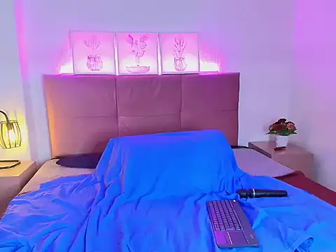 CamiilaReyes: онлайн-секс-чат