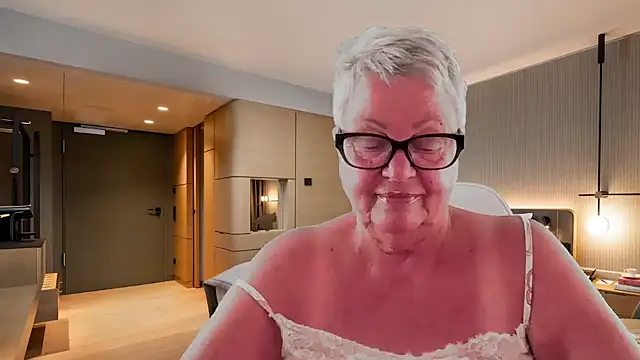 Mystery-Grandmother: вебкам-шоу