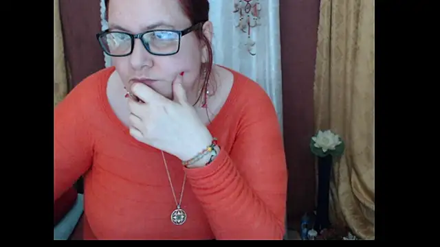 PlayfullMature's Live XXX Chat