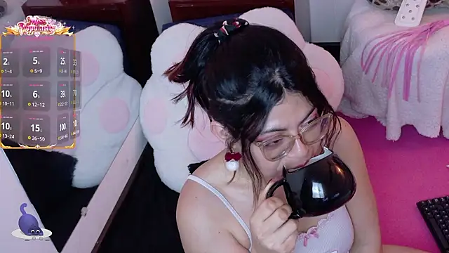 Catwhite_: онлайн-секс-чат