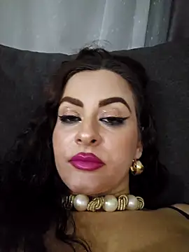 WatchTheQUEEnConQuer88 Adlı Modelin Canlı XXX Sohbeti