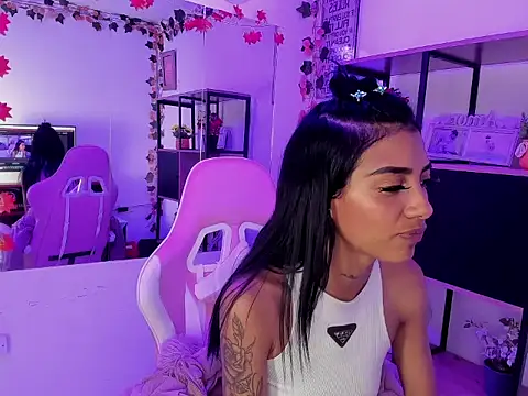 Czat XXX na żywo – KarlaSlutSkinny__