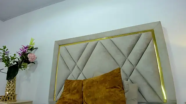 emily_queen2's Live XXX Chat